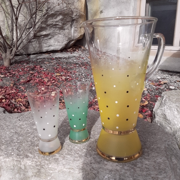 Beautiful Vintage pitcher/ glasses - Picture 2 of 2